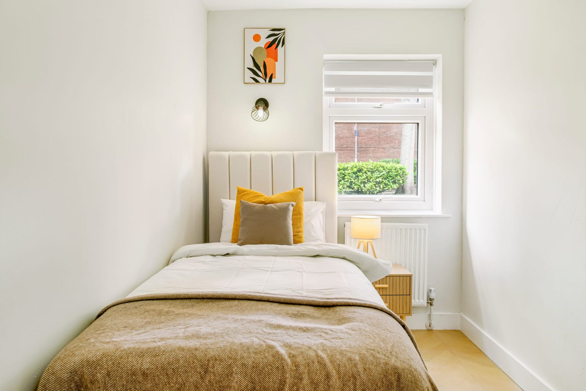 Second bedroom — alternate angle